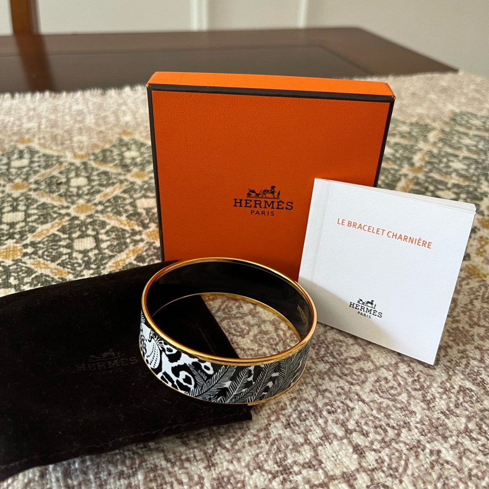 Black and Gold Jewelry Bracelet